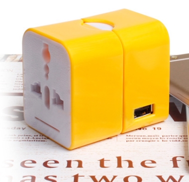 Universal Electric Plug with 1 USB Hub