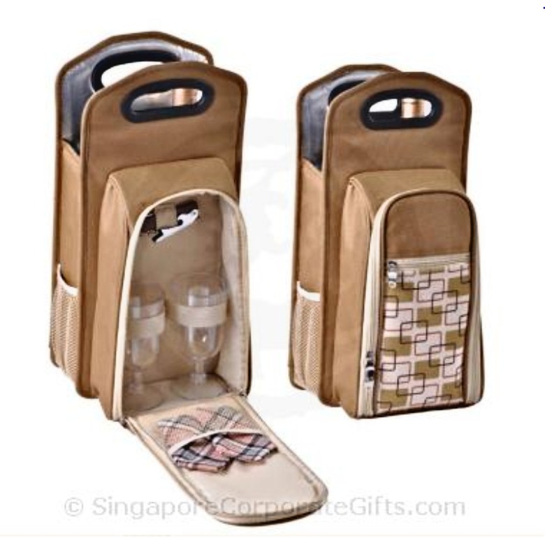 2 Person Wine Picnic Set with Plastic Handle